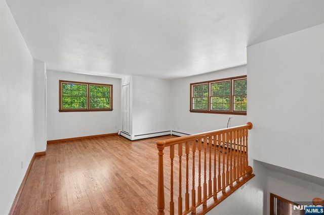 36 Page Drive, Oakland, NJ 07436