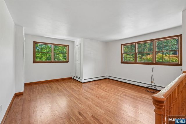 36 Page Drive, Oakland, NJ 07436