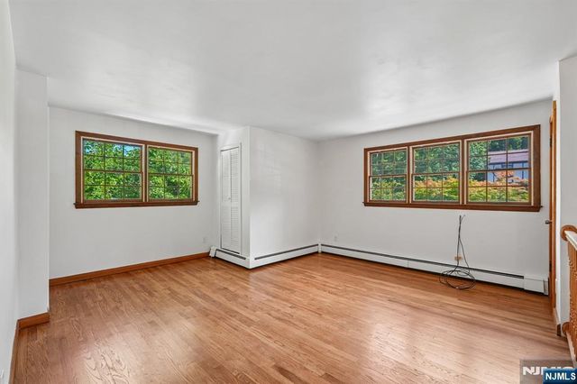 36 Page Drive, Oakland, NJ 07436