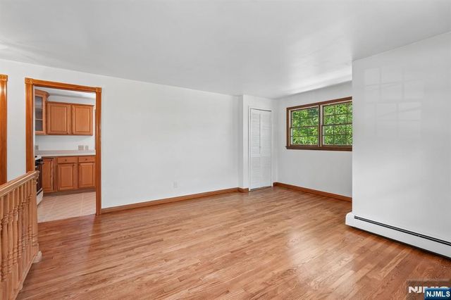 36 Page Drive, Oakland, NJ 07436