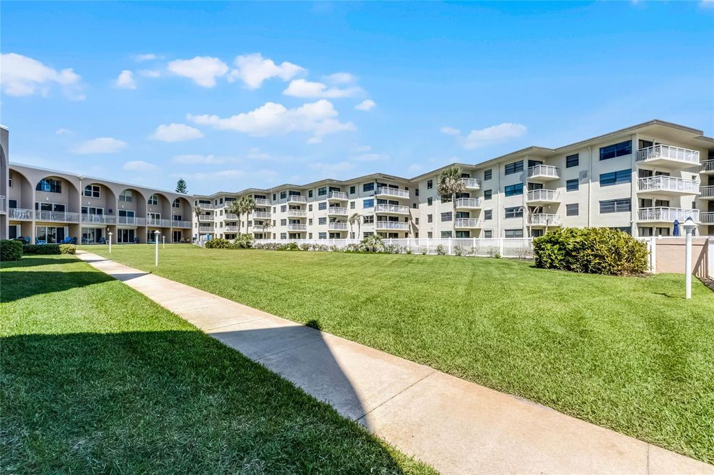 Image 4 of property listing at 4821 SAXON DRIVE 201B, New Smyrna Beach, FL 32169