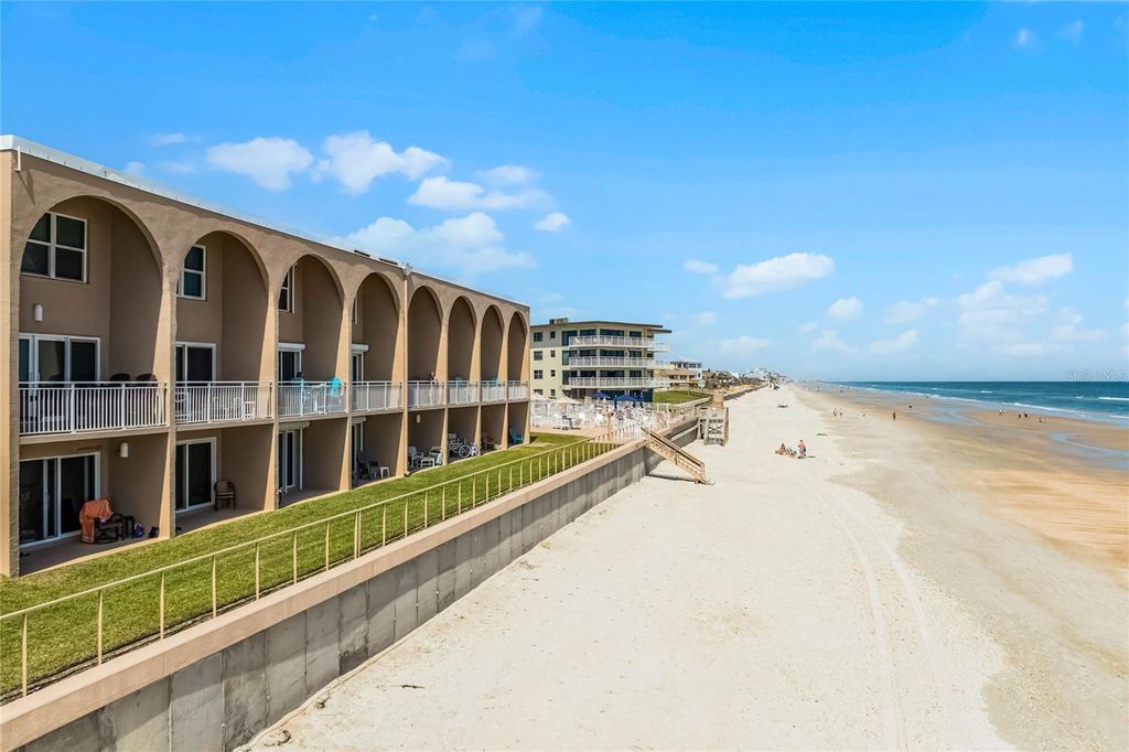 Image 33 of property listing at 4821 SAXON DRIVE 201B, New Smyrna Beach, FL 32169