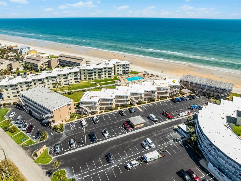 Image 36 of property listing at 4821 SAXON DRIVE 201B, New Smyrna Beach, FL 32169