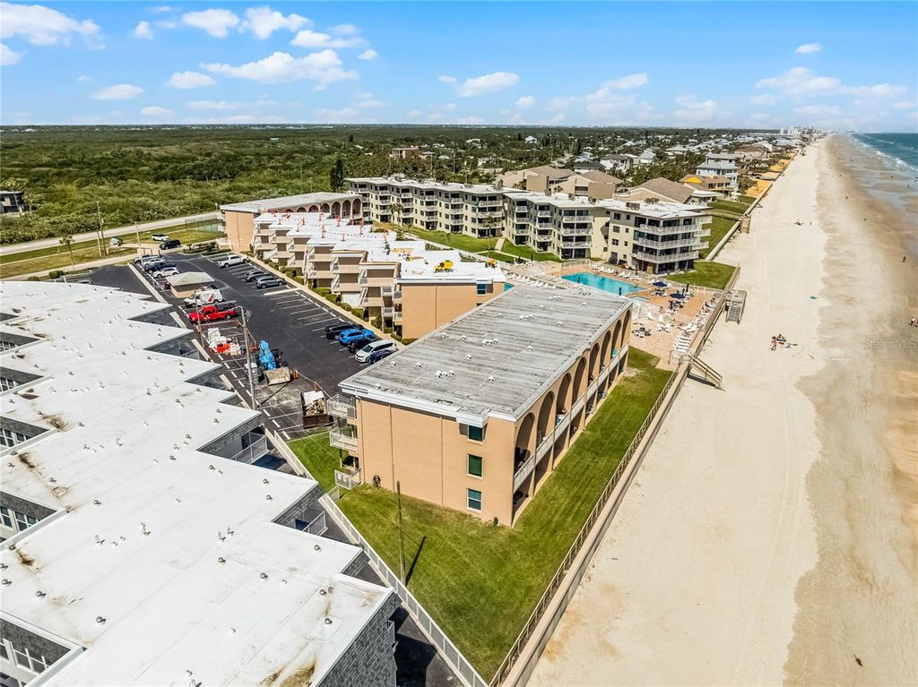 Image 39 of property listing at 4821 SAXON DRIVE 201B, New Smyrna Beach, FL 32169