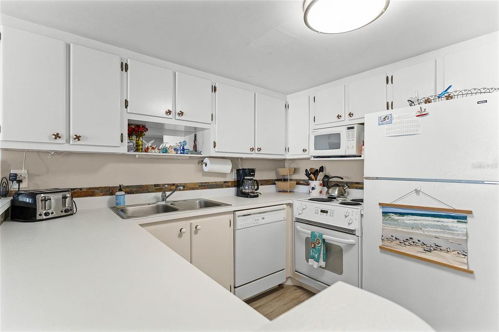 Image 9 of property listing at 4821 SAXON DRIVE 201B, New Smyrna Beach, FL 32169