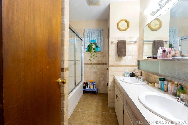 105 W Mockingbird Lane, Mcalester, OK 74501