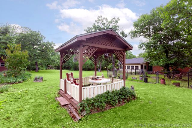 105 W Mockingbird Lane, Mcalester, OK 74501
