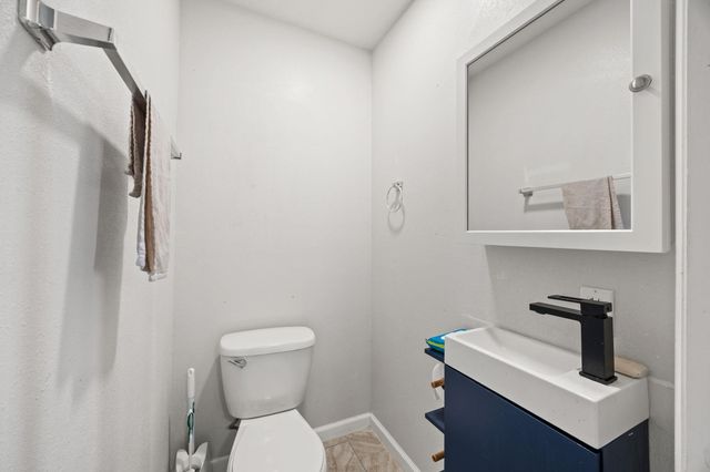 7447 Lockwood St, Oakland, CA 94621