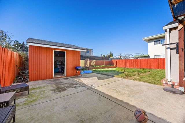 7447 Lockwood St, Oakland, CA 94621