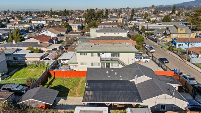 7447 Lockwood St, Oakland, CA 94621