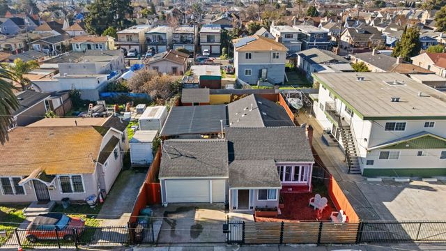 7447 Lockwood St, Oakland, CA 94621