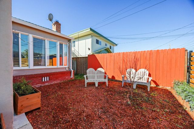 7447 Lockwood St, Oakland, CA 94621