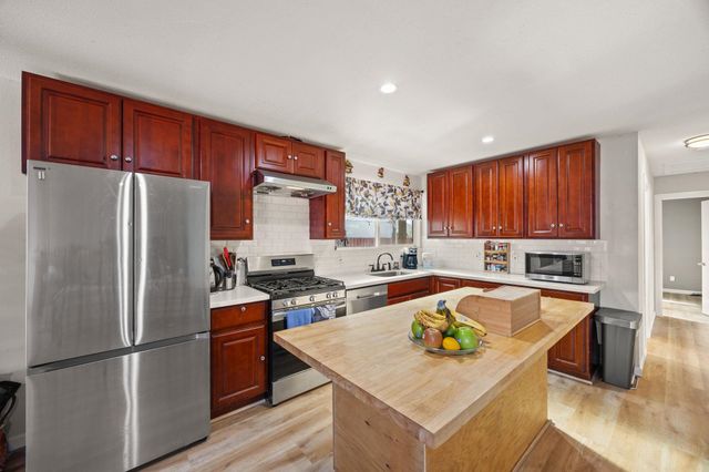 7447 Lockwood St, Oakland, CA 94621