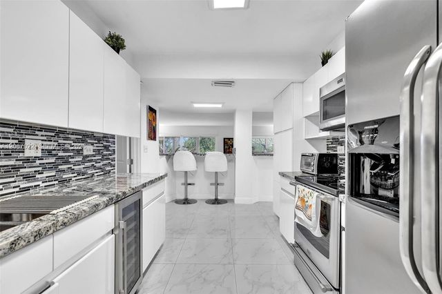 800 NE 195th Street 220, Miami, FL 33179