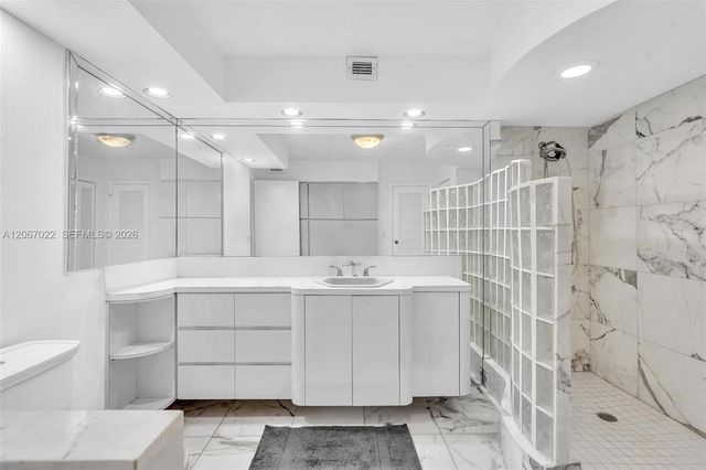800 NE 195th Street 220, Miami, FL 33179