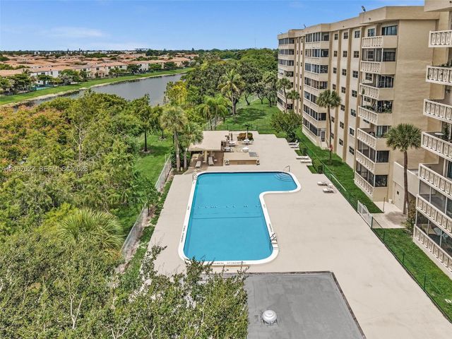800 NE 195th Street 220, Miami, FL 33179