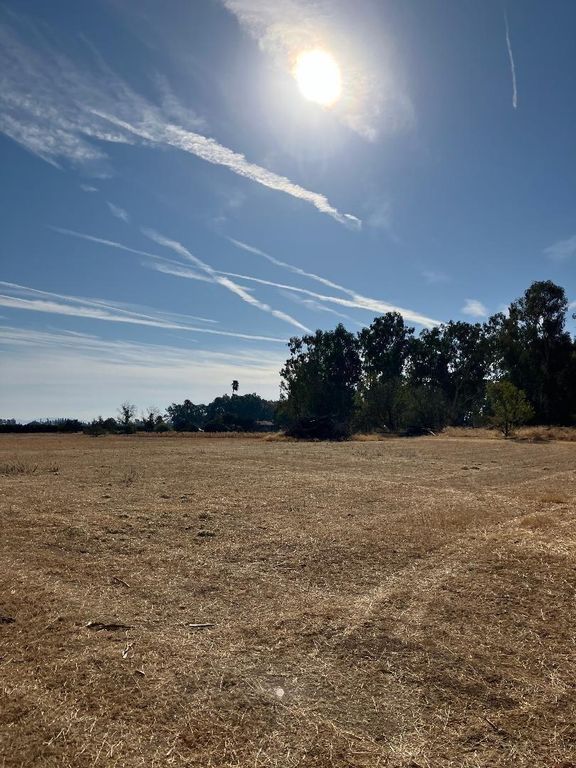 Image 4 of property listing at 6904 N Highland Avenue, Clovis, CA 93619