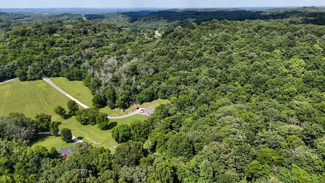 4050 Cantebury DR, Culleoka, TN 38451