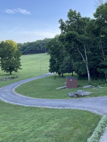 4050 Cantebury DR, Culleoka, TN 38451