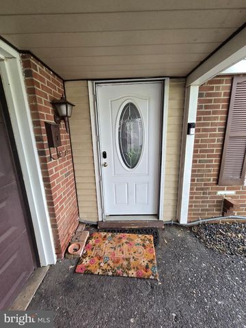 33 MIDDLEBURY LN, Willingboro, NJ 08046