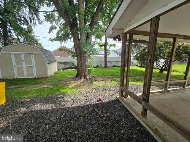 33 MIDDLEBURY LN, Willingboro, NJ 08046