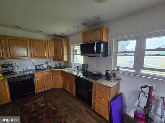 33 MIDDLEBURY LN, Willingboro, NJ 08046