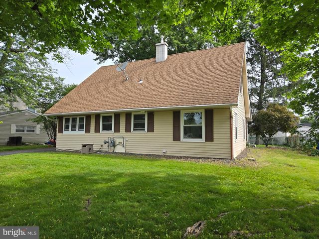 33 MIDDLEBURY LN, Willingboro, NJ 08046