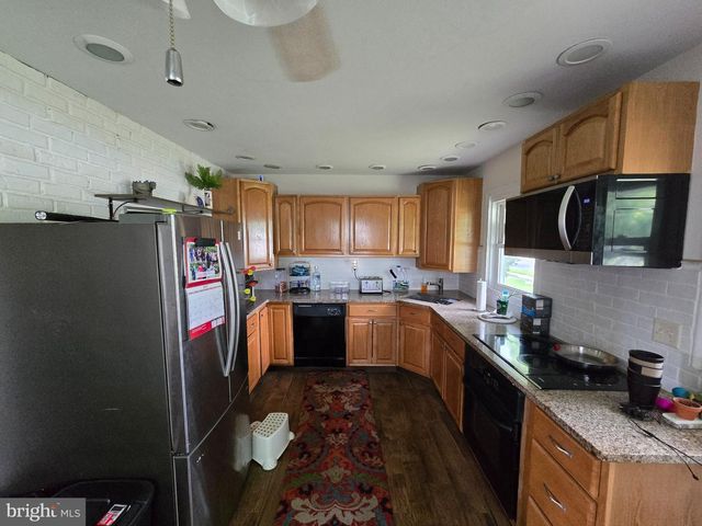 33 MIDDLEBURY LN, Willingboro, NJ 08046