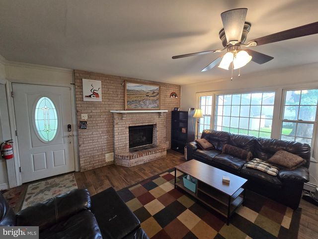 33 MIDDLEBURY LN, Willingboro, NJ 08046