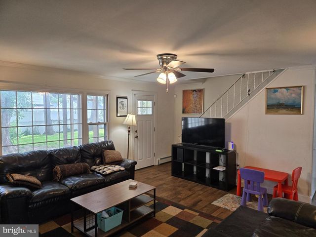 33 MIDDLEBURY LN, Willingboro, NJ 08046