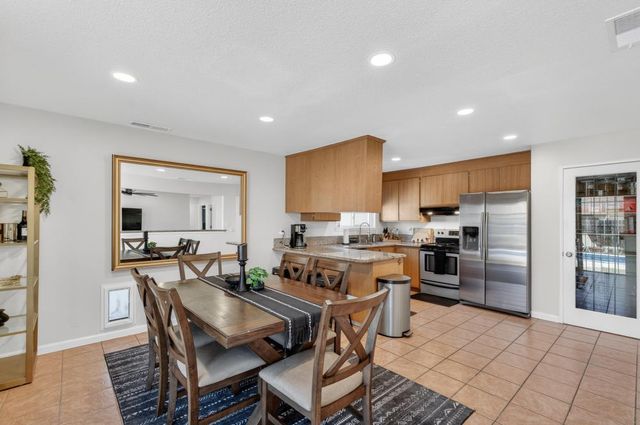 4575 Beechnut Way, Sacramento, CA 95823