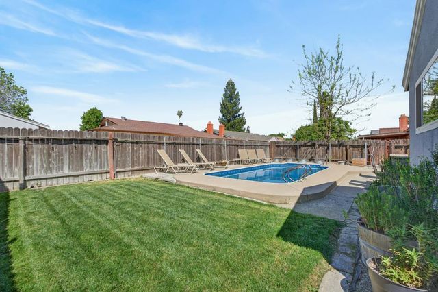 4575 Beechnut Way, Sacramento, CA 95823