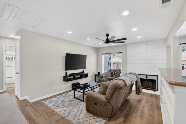 4575 Beechnut Way, Sacramento, CA 95823