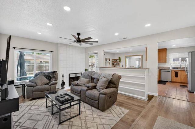 4575 Beechnut Way, Sacramento, CA 95823