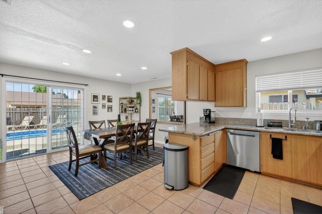 4575 Beechnut Way, Sacramento, CA 95823