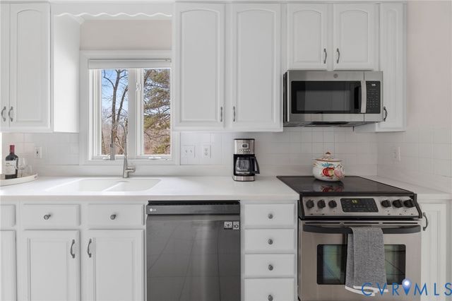 433 Elm Creek Dr, Manakin Sabot, VA 23103