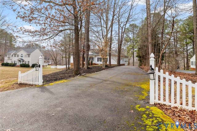 433 Elm Creek Dr, Manakin Sabot, VA 23103