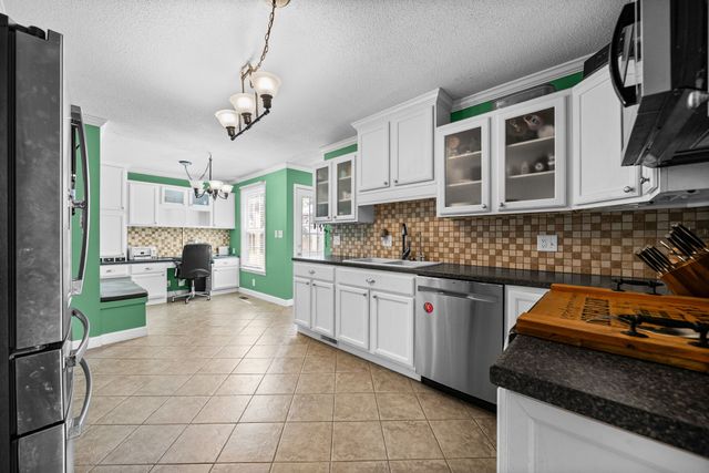 822 Creek Stone Dr, Clarksville, TN 37040