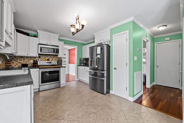 822 Creek Stone Dr, Clarksville, TN 37040