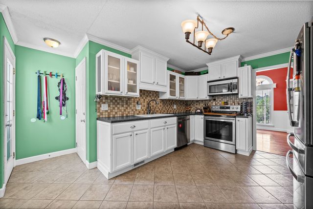 822 Creek Stone Dr, Clarksville, TN 37040