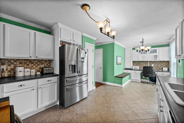 822 Creek Stone Dr, Clarksville, TN 37040