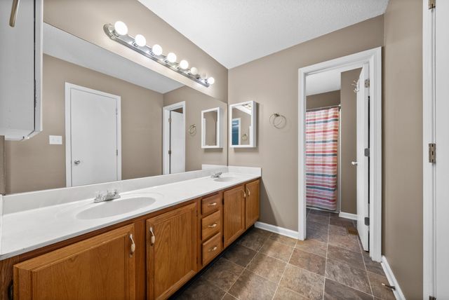 822 Creek Stone Dr, Clarksville, TN 37040