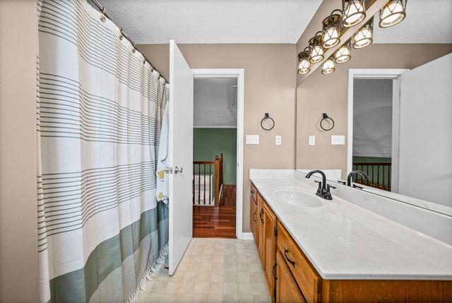 822 Creek Stone Dr, Clarksville, TN 37040