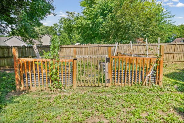 822 Creek Stone Dr, Clarksville, TN 37040