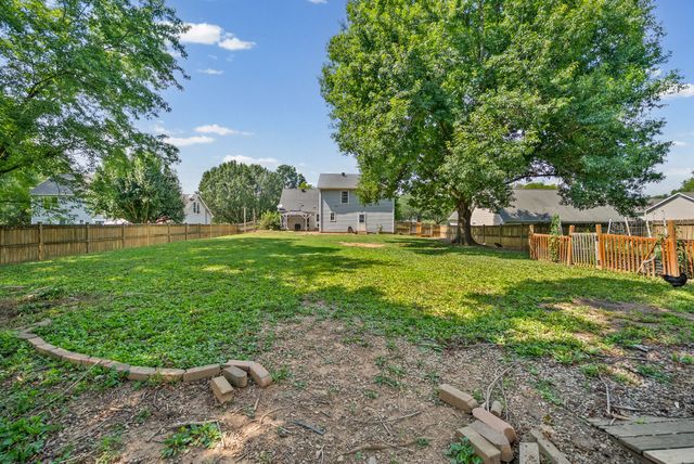 822 Creek Stone Dr, Clarksville, TN 37040