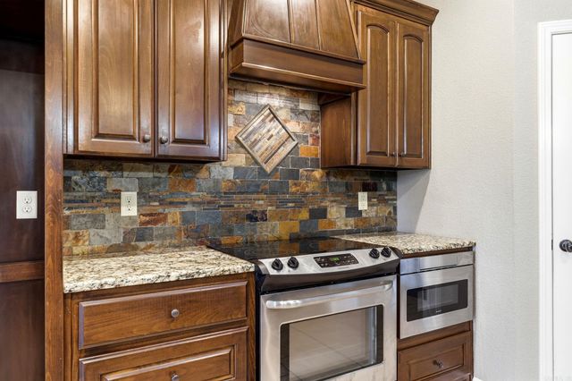 204 Forest Oak Drive, Jacksonville, AR 72076