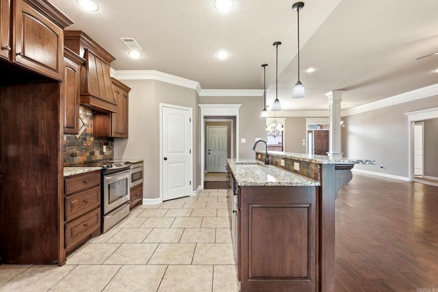 204 Forest Oak Drive, Jacksonville, AR 72076