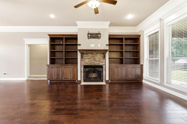 204 Forest Oak Drive, Jacksonville, AR 72076