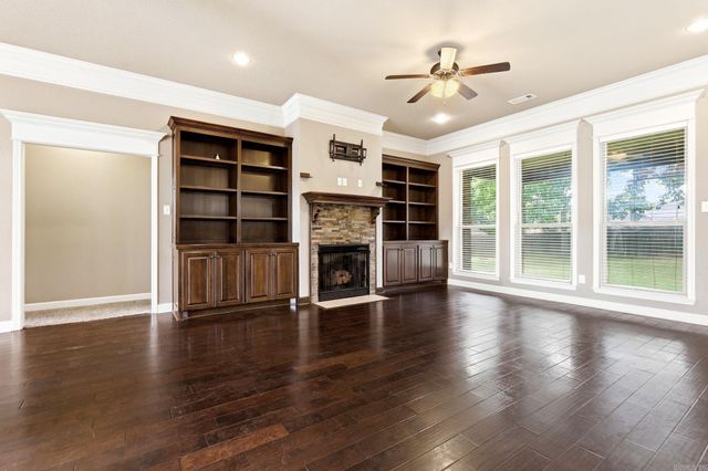 204 Forest Oak Drive, Jacksonville, AR 72076