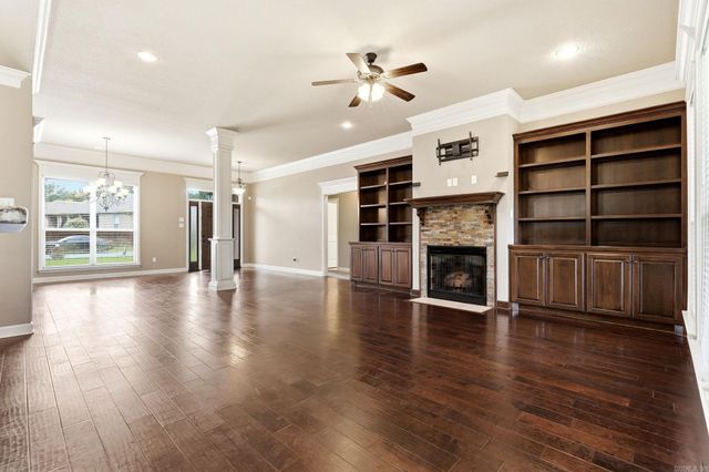 204 Forest Oak Drive, Jacksonville, AR 72076